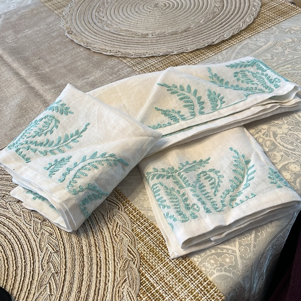 Linen Southern Living embroidered linen napkins. Set of 3.